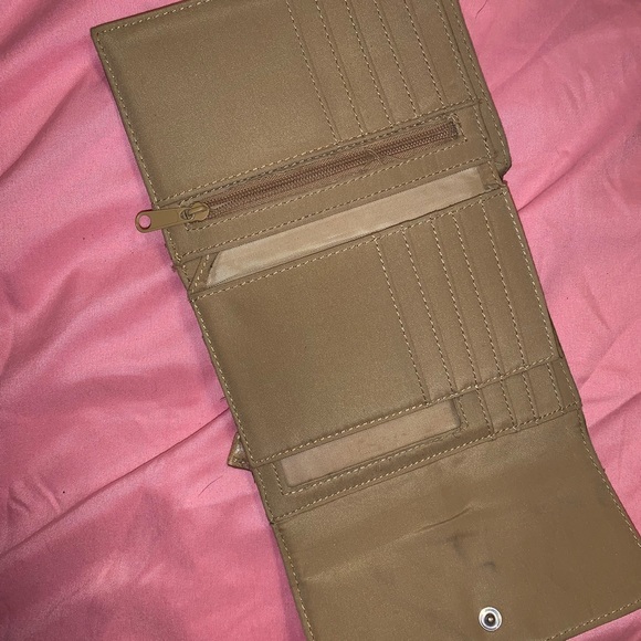 clothes - Picture 7 of 8